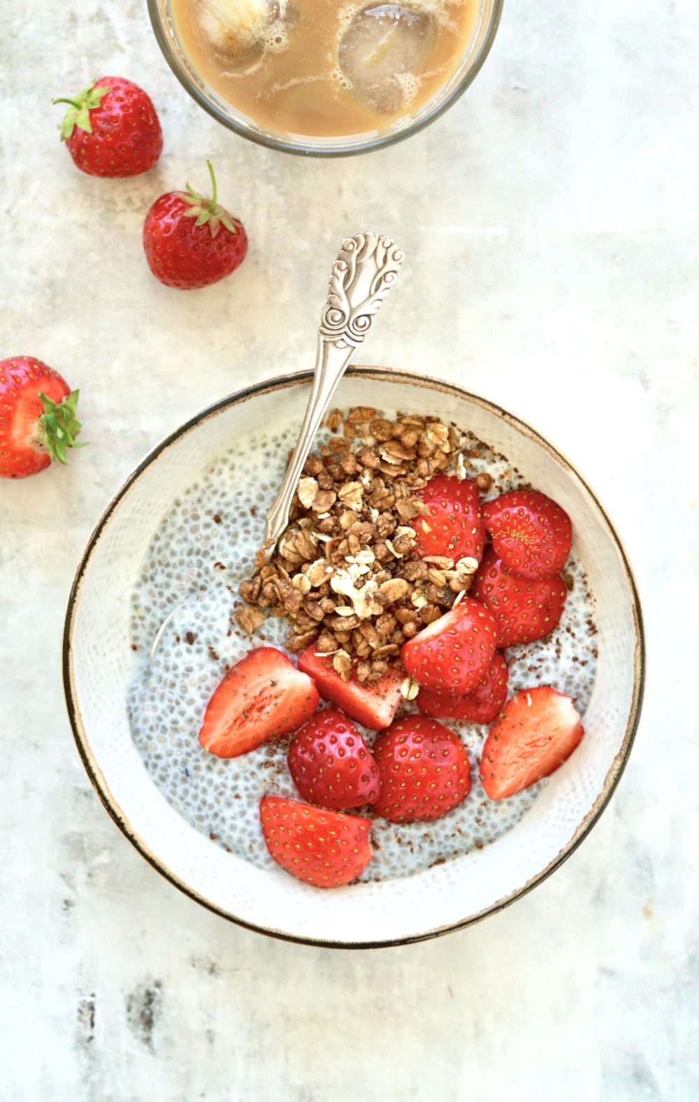 Simpel til morgenmad - jordbær og müsli